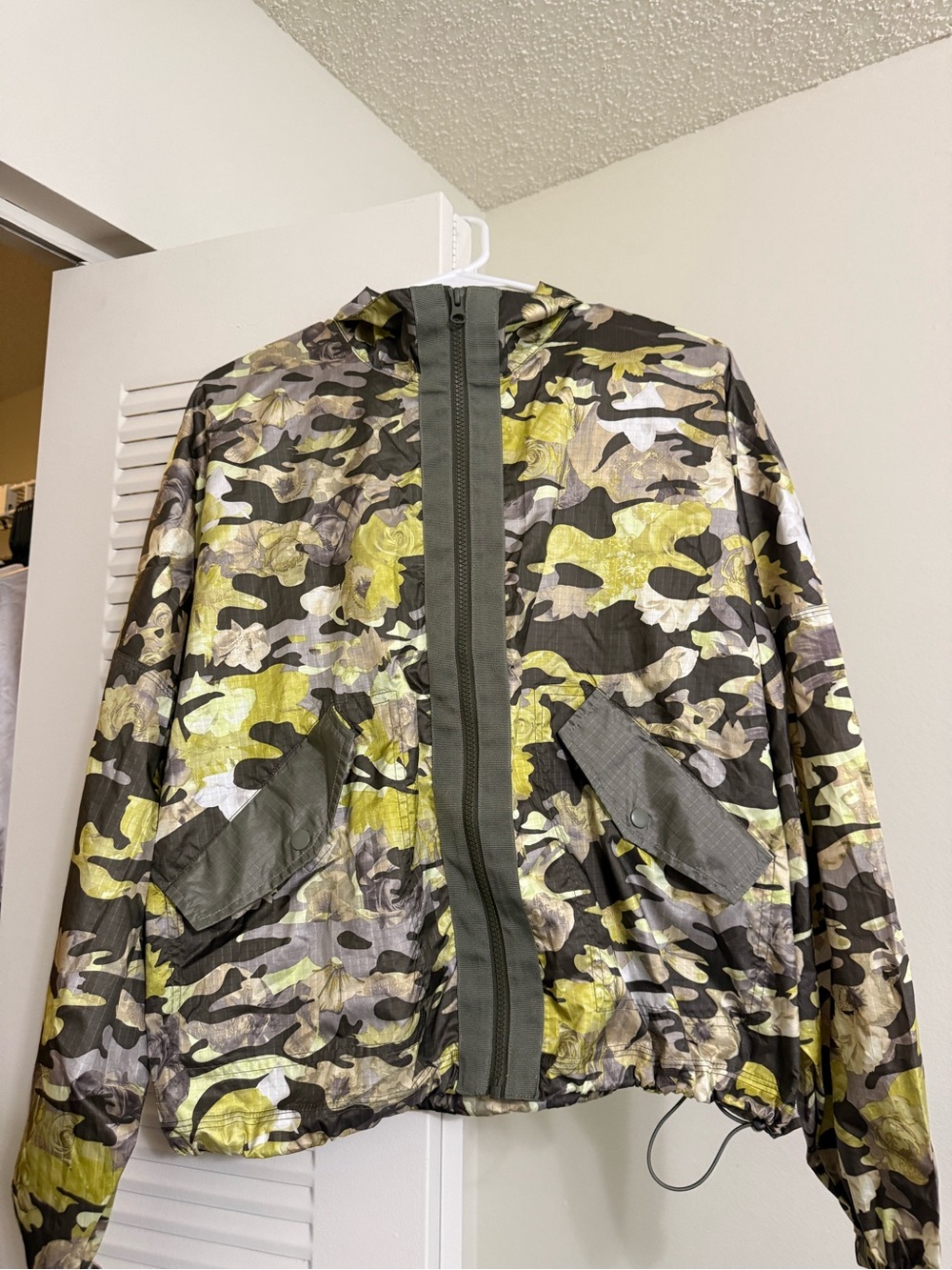 Women’s Nike Olive & Yellow Camo Lightweight Hooded Jacket
